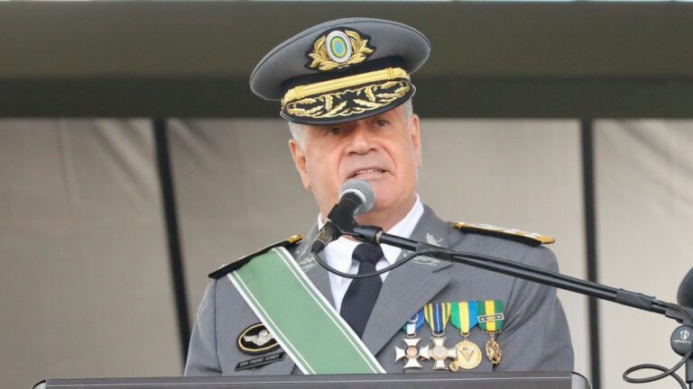 Freire Gomes disse a Bolsonaro que Exército não violaria a Constituição