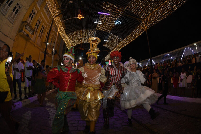 Natal Salvador 2025 - desfiles, cenografia especial e show gratuito de Roberto Carlos