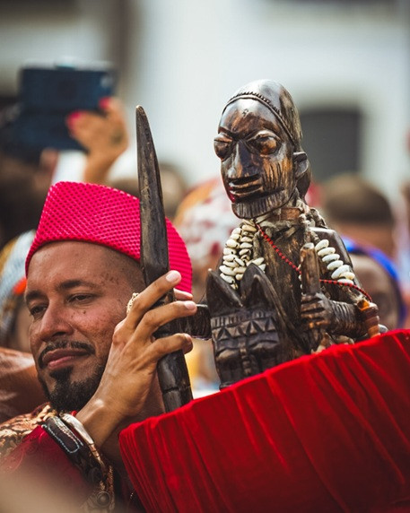 Festa de Olojá. Foto @victorgrafias_ no feed @oloja_oficial